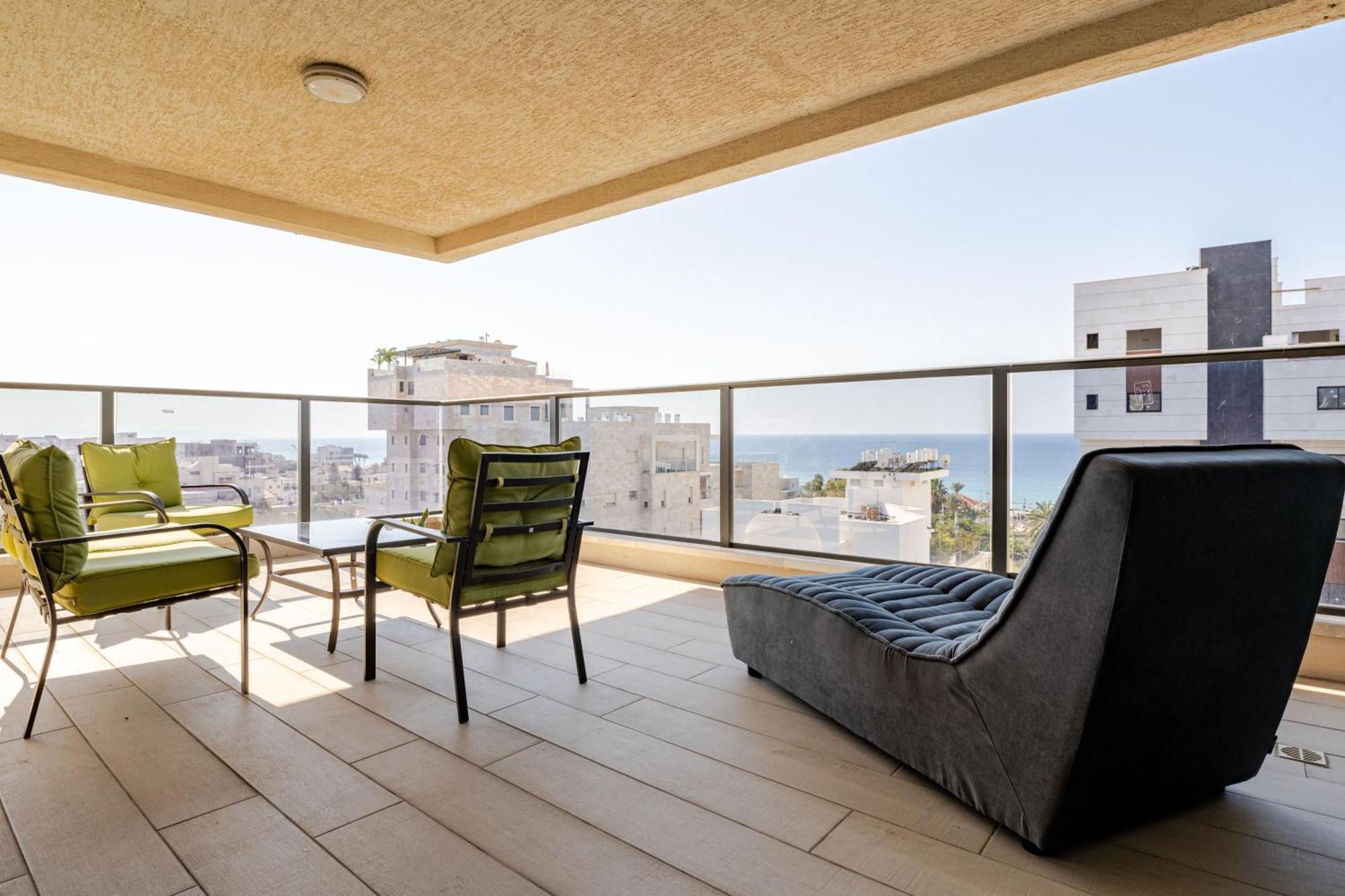 Balfour Sea View City Center Naharija Exteriér fotografie