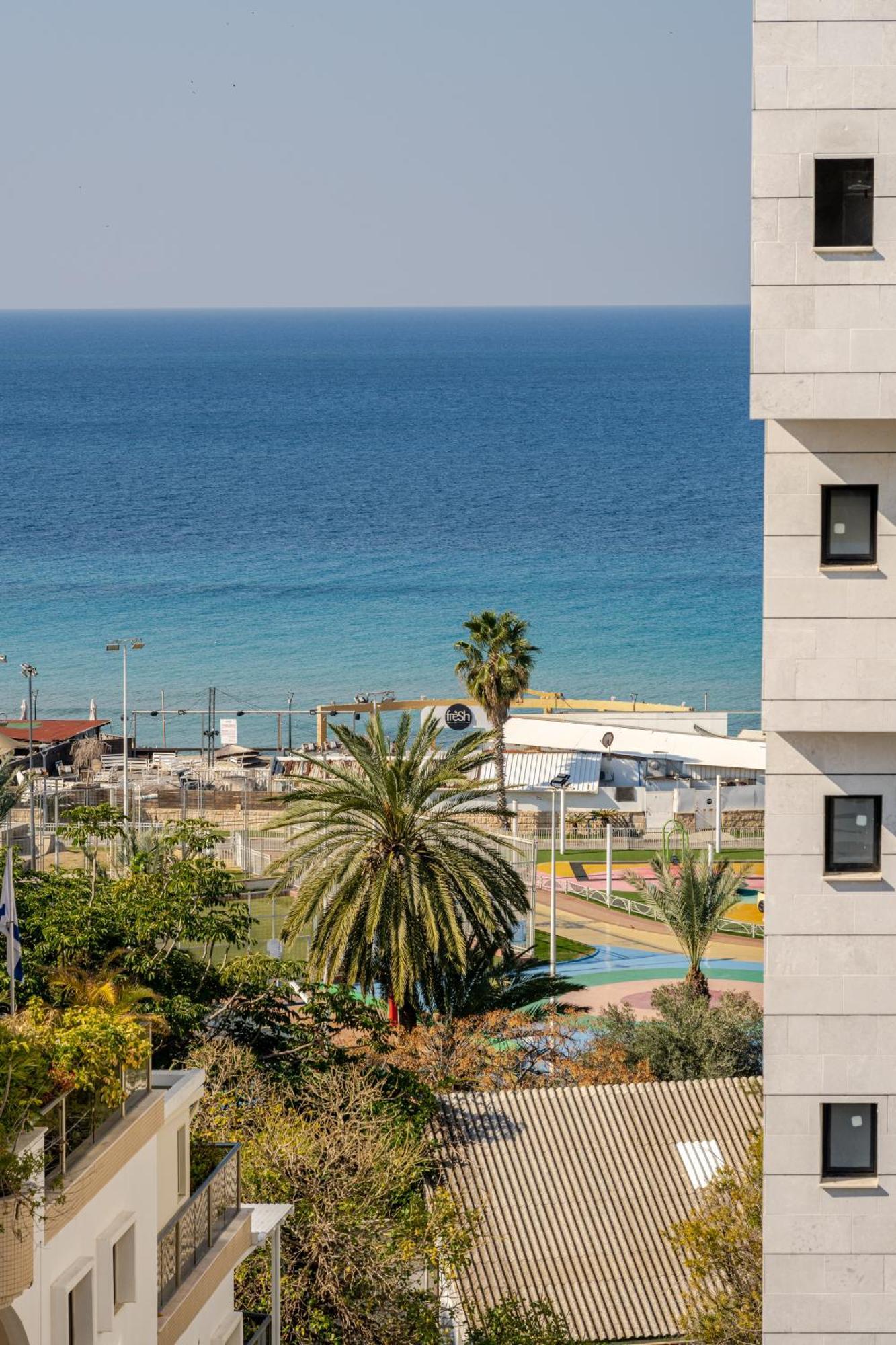 Balfour Sea View City Center Naharija Exteriér fotografie